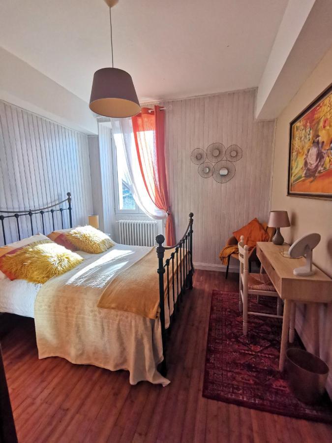 'Quelle Belle Vue' Chambre D'Hote Confolens Exteriör bild